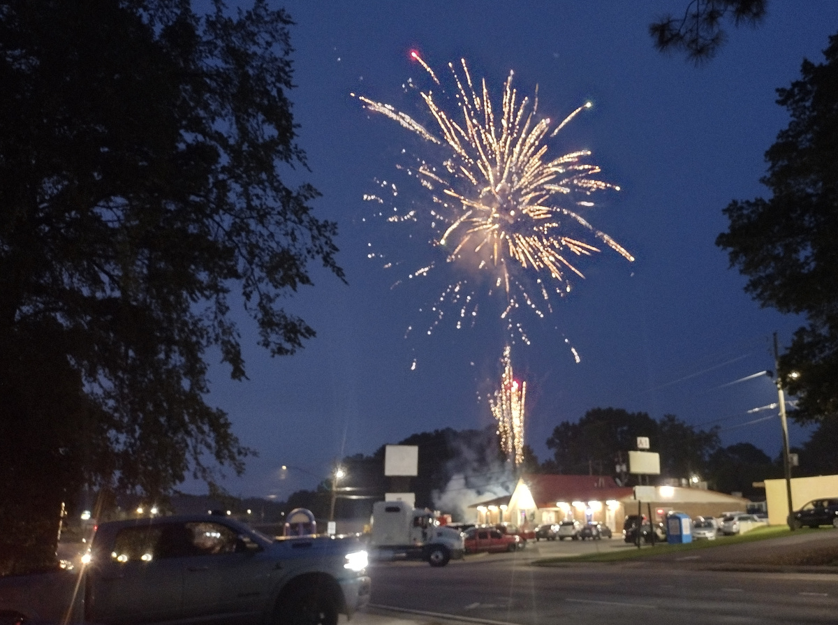 070423 fireworksfeat