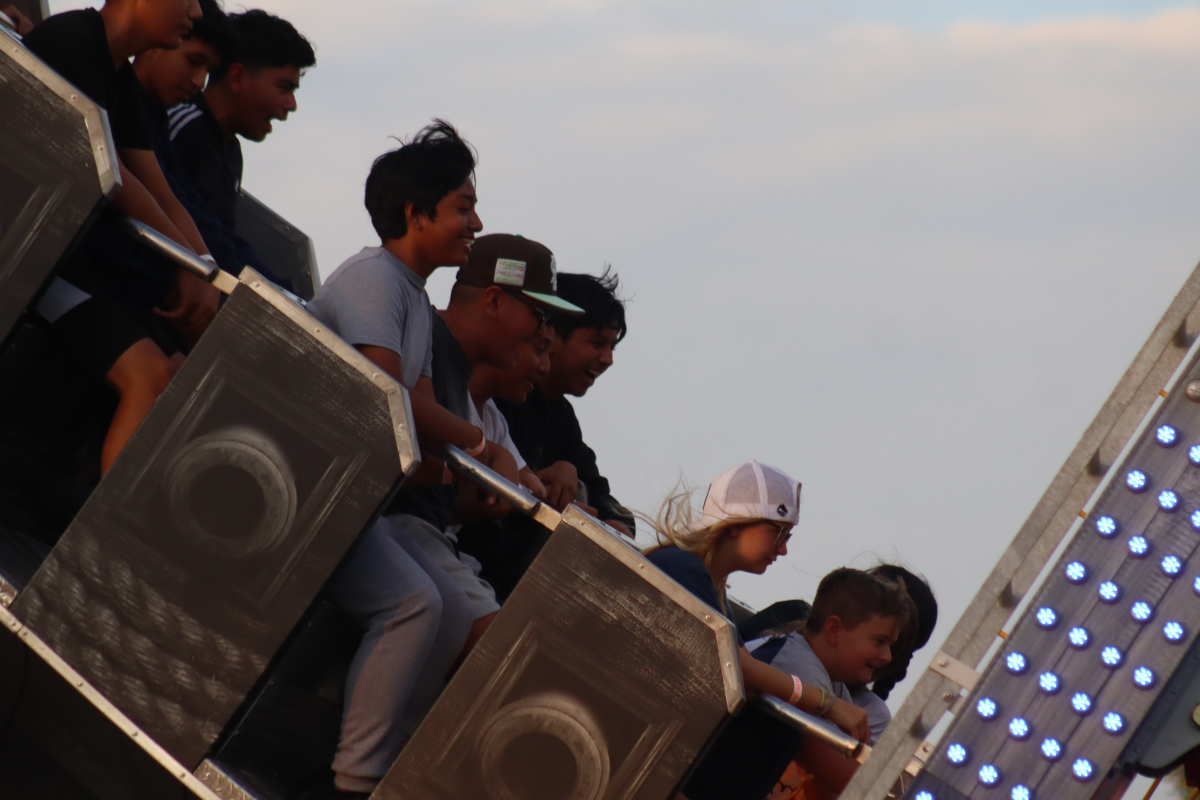 090623 fairfeat01