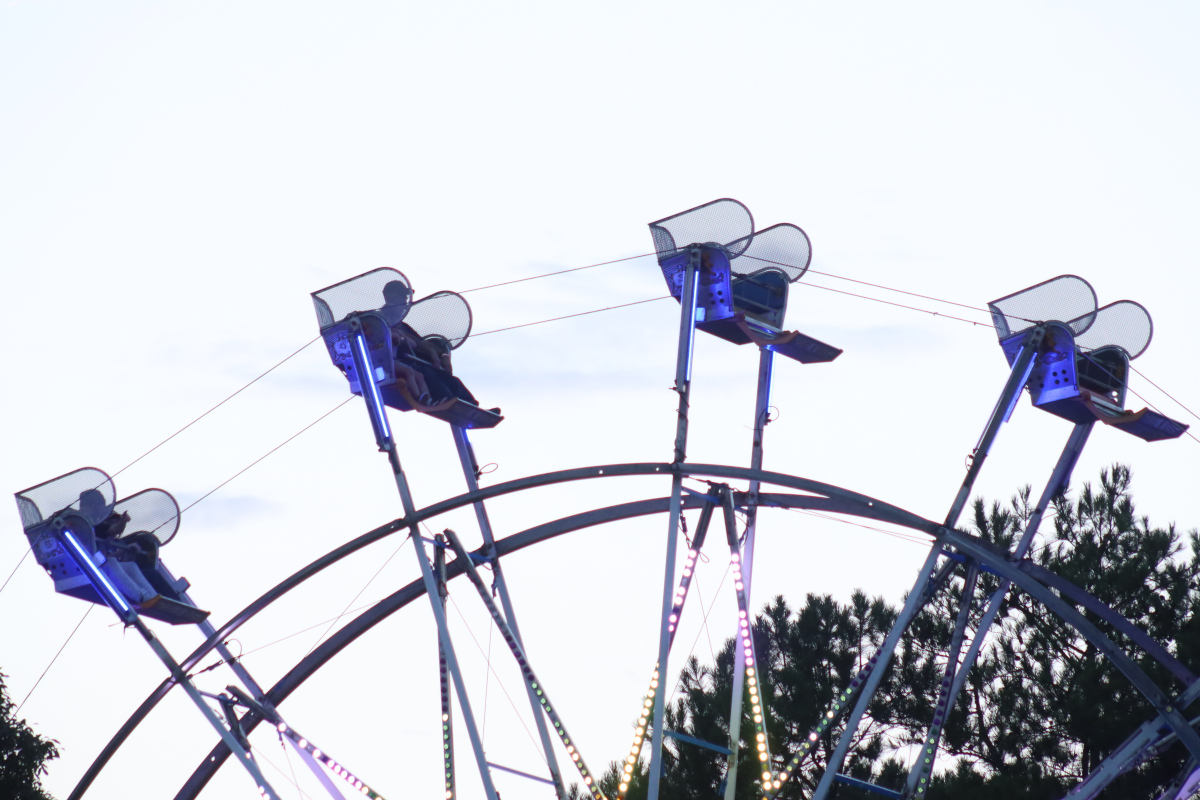 090623 fairfeat02