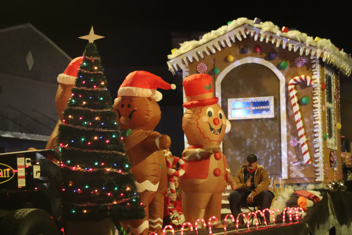 113023 cedxmasparade17