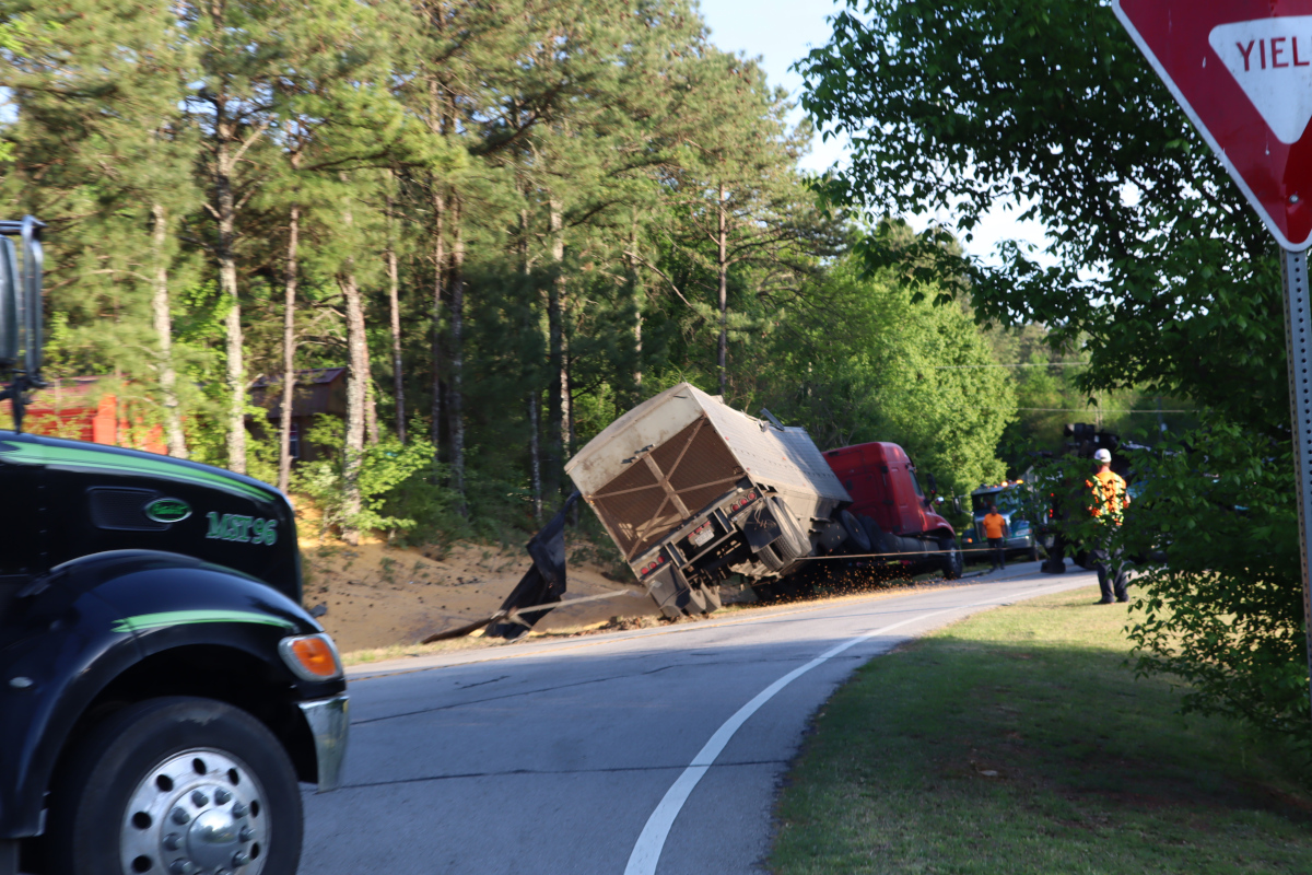 041725 truckoverturned
