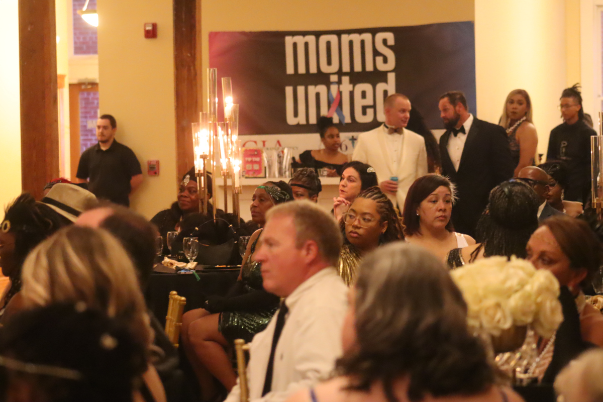 Moms United hosts Gatsby Night gala